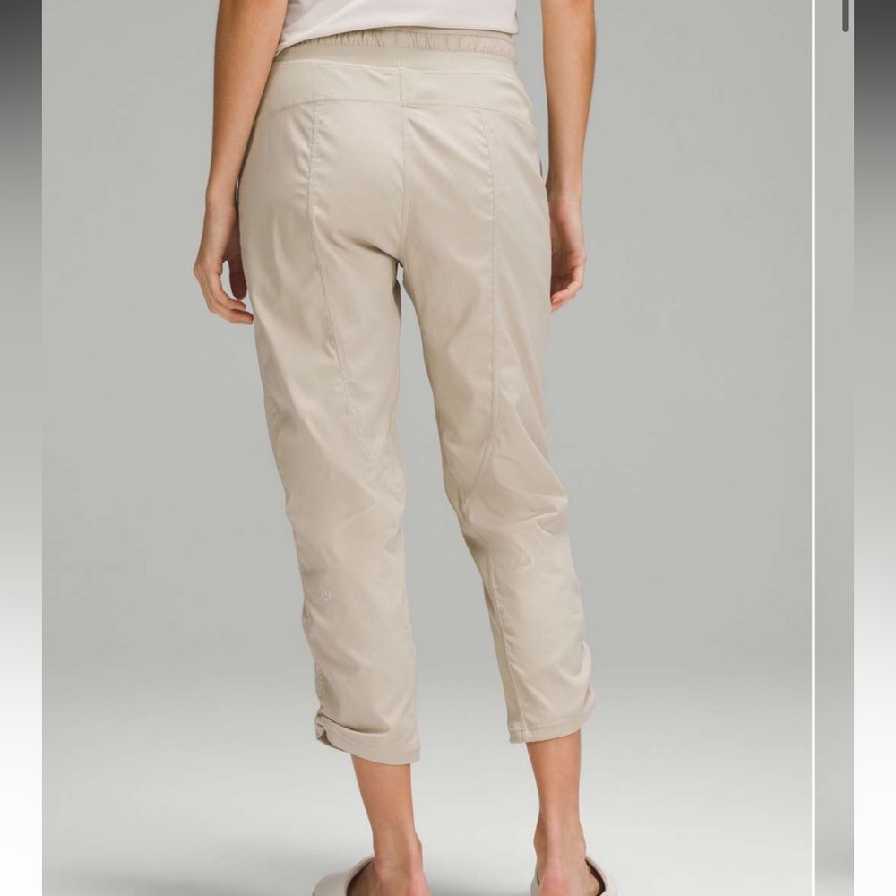 Lululemon Dance Studio Mid-Rise Cropped Pant/ Mojave Tan/ size 2/ NWT - Picture 3 of 9